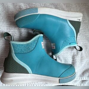 Women’s Xtratuf Waterproof Ankle Deck Sport Boot- Size 9 EUC